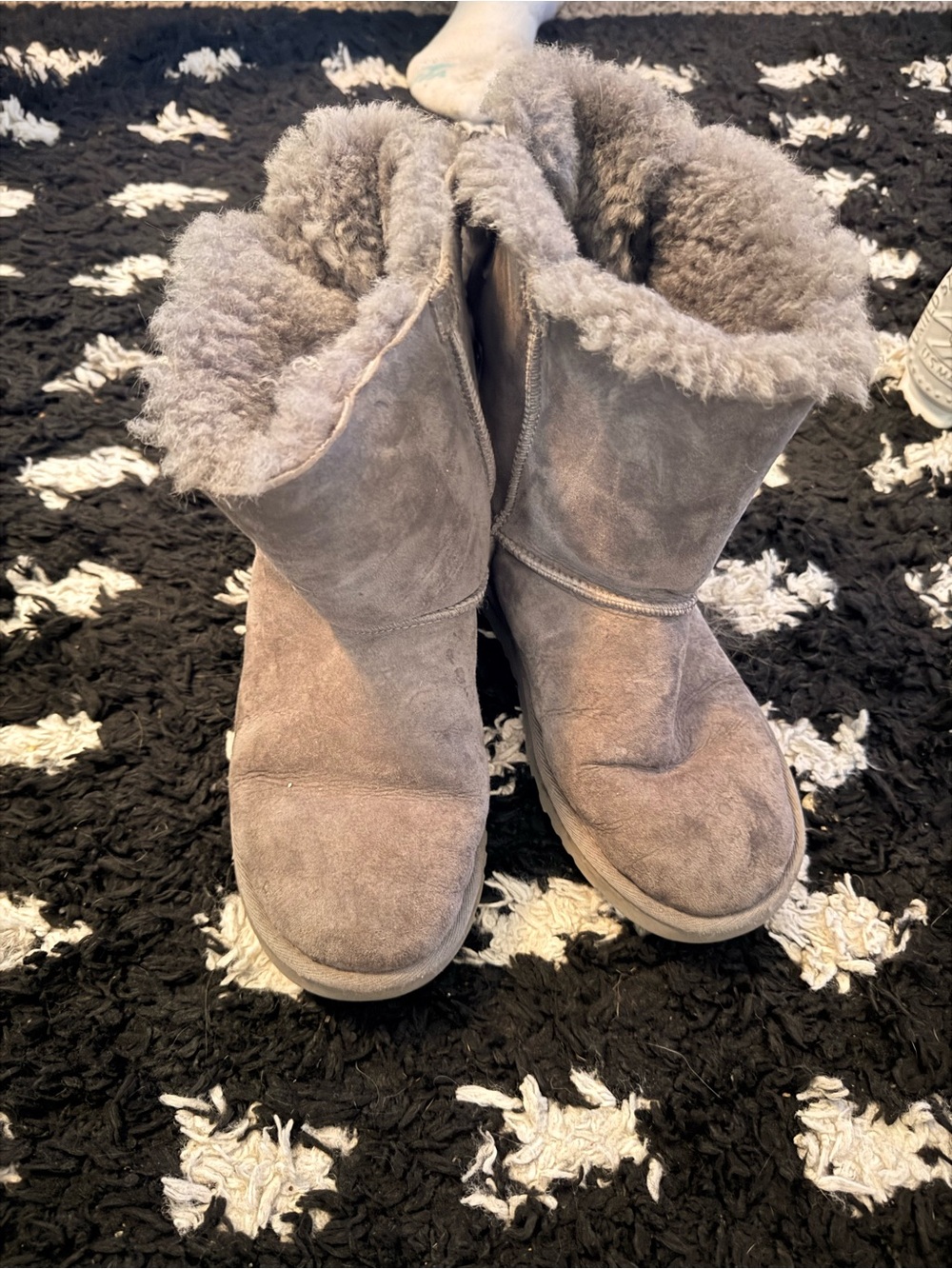UGG Short Suede Shearling Boots in Gray